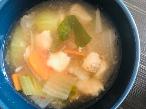 ふわふわ鶏肉のピリ辛中華スープ